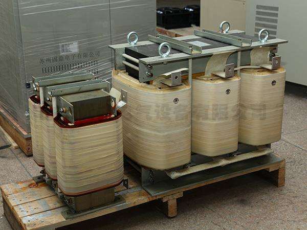 電容器組串聯電抗器的作用是什么？